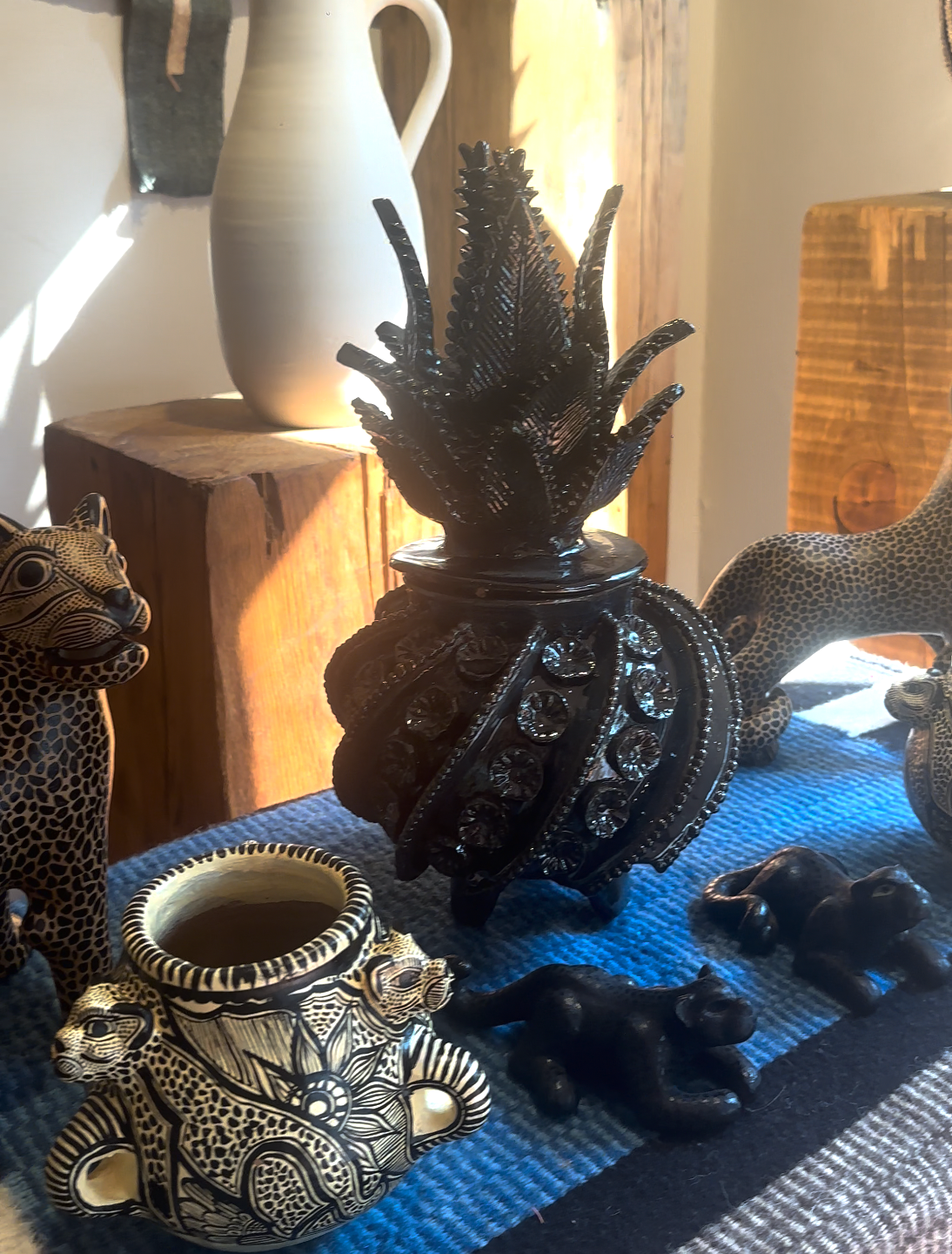 Piña esmaltada negra, 30 cm