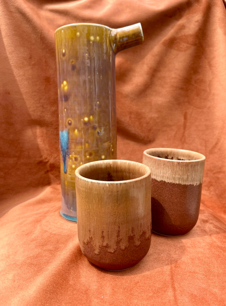 Juego de jarra y dos vasos
