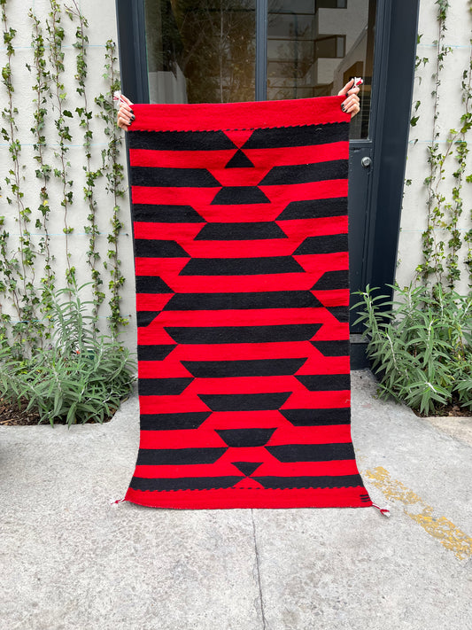 Tapete Caledoscopio rojo y negro