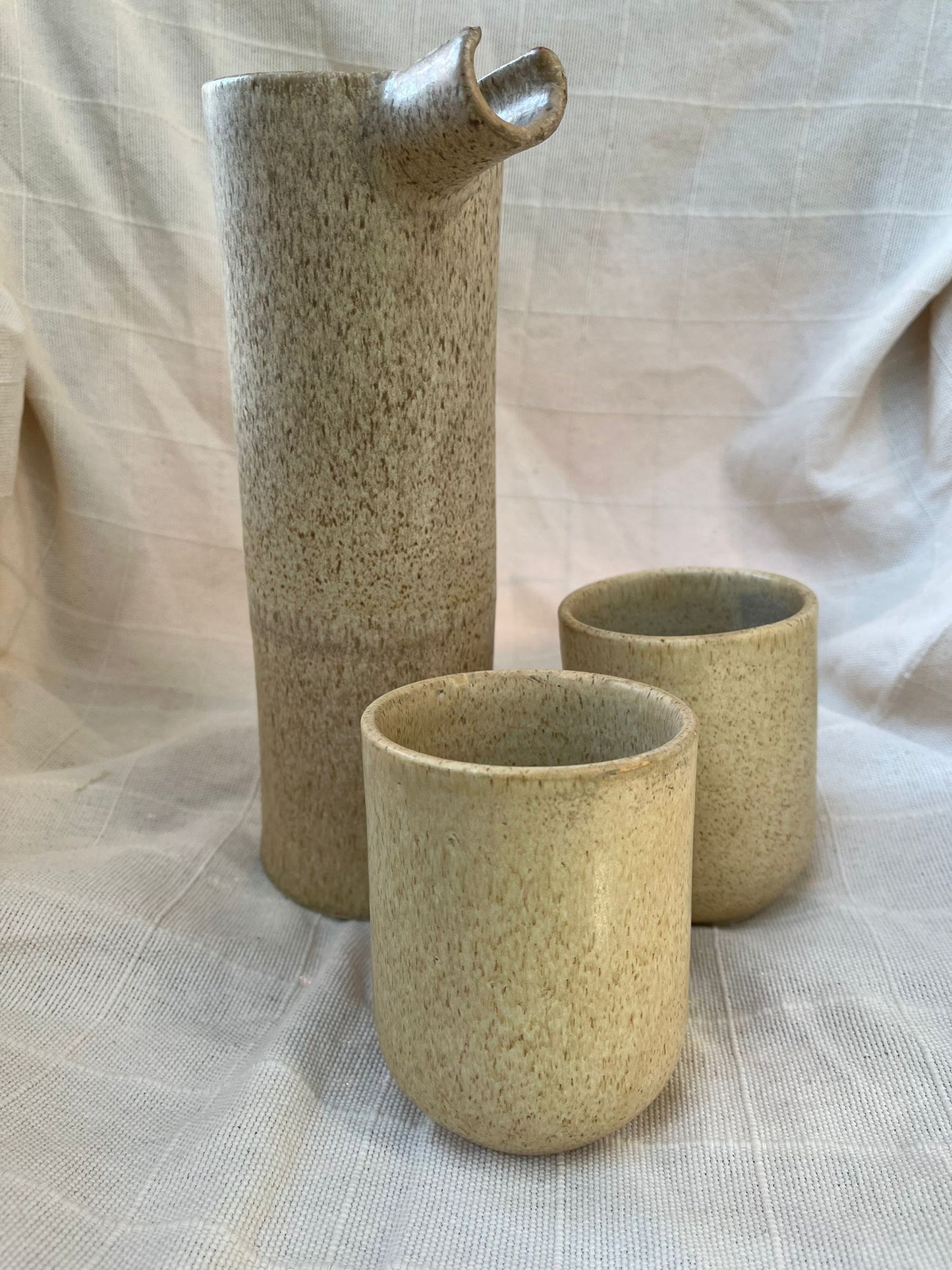 Juego de jarra y dos vasos