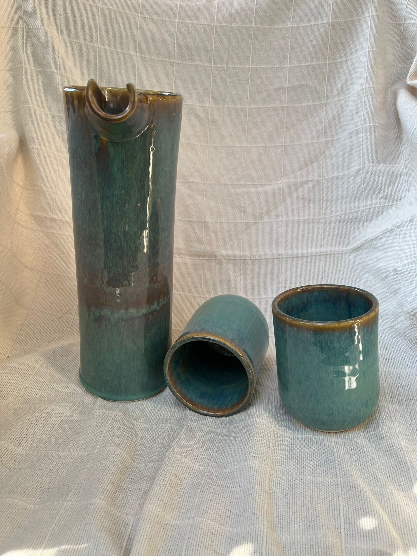 Juego de jarra y dos vasos