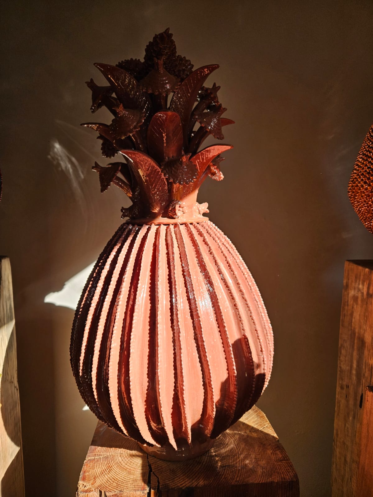 Piña esmaltada rosa quemado, 70 cm