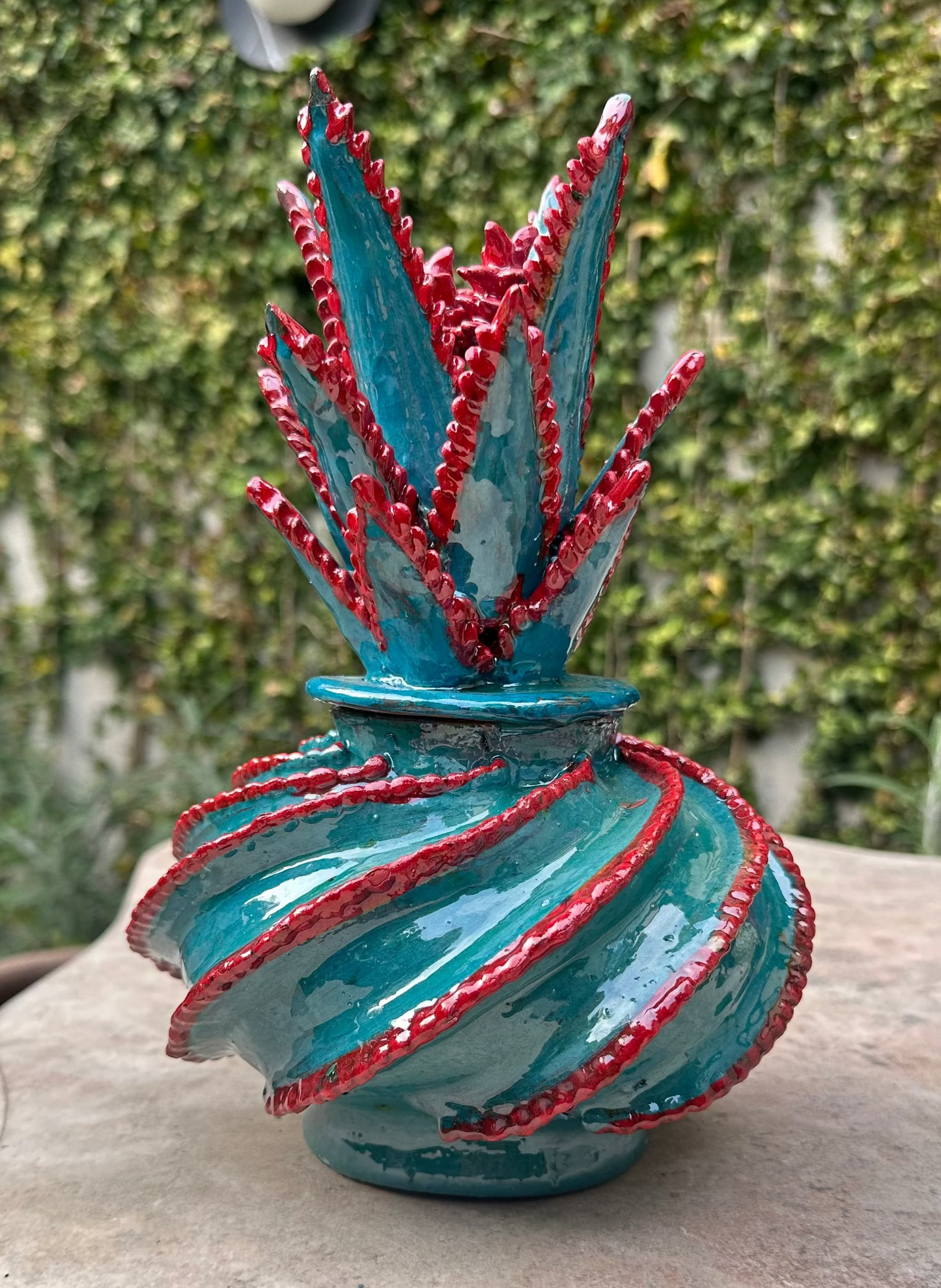 Piña esmaltada 30 cm, bicolor turquesa/rojo, espiral