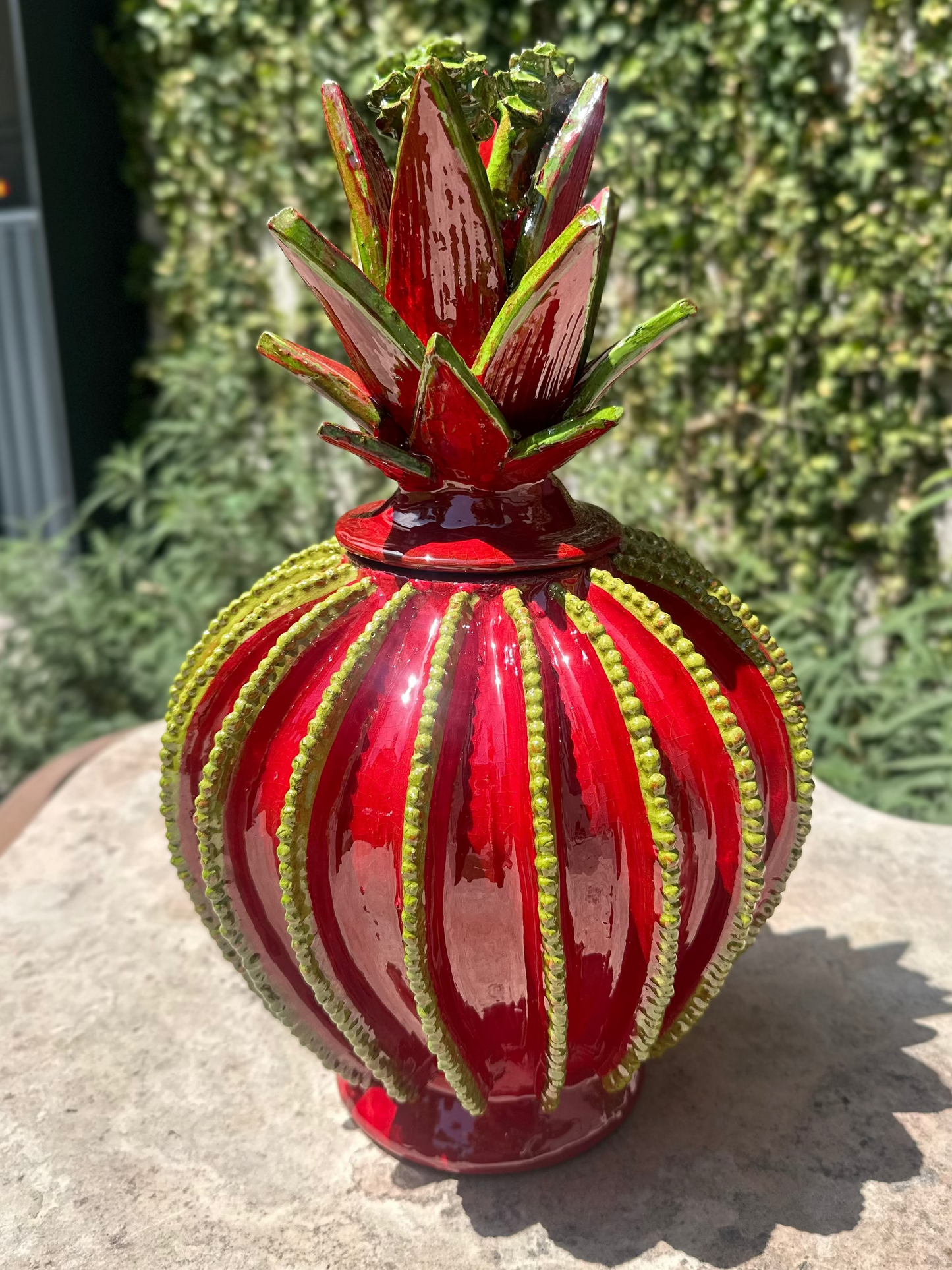 Piña esmaltada 40 cm, bicolor rojo/verde, lineal