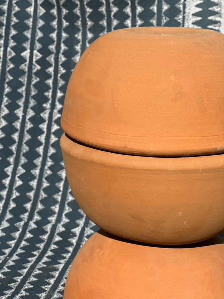 Maceta esférica de barro
