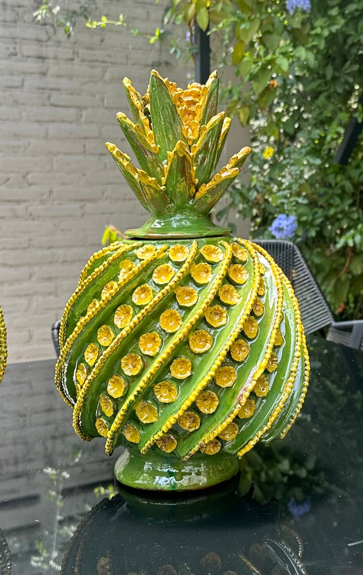 Piña esmaltada 40 cm, bicolor verde/amarillo, espiral y flor