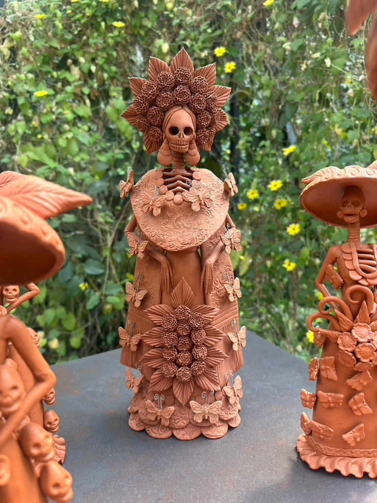 Catrina Flores, tocado y chal