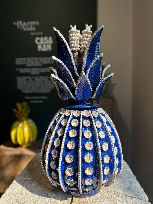 Piña esmaltada 50 cm, bicolor azul/blanco, flor