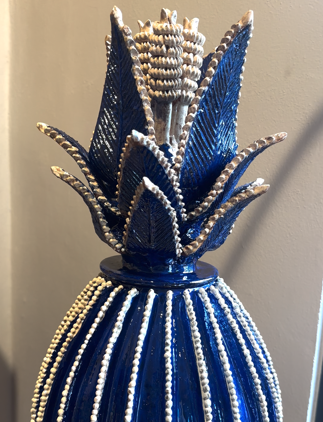 Piña esmaltada 50 cm, bicolor azul/blanco, lineal