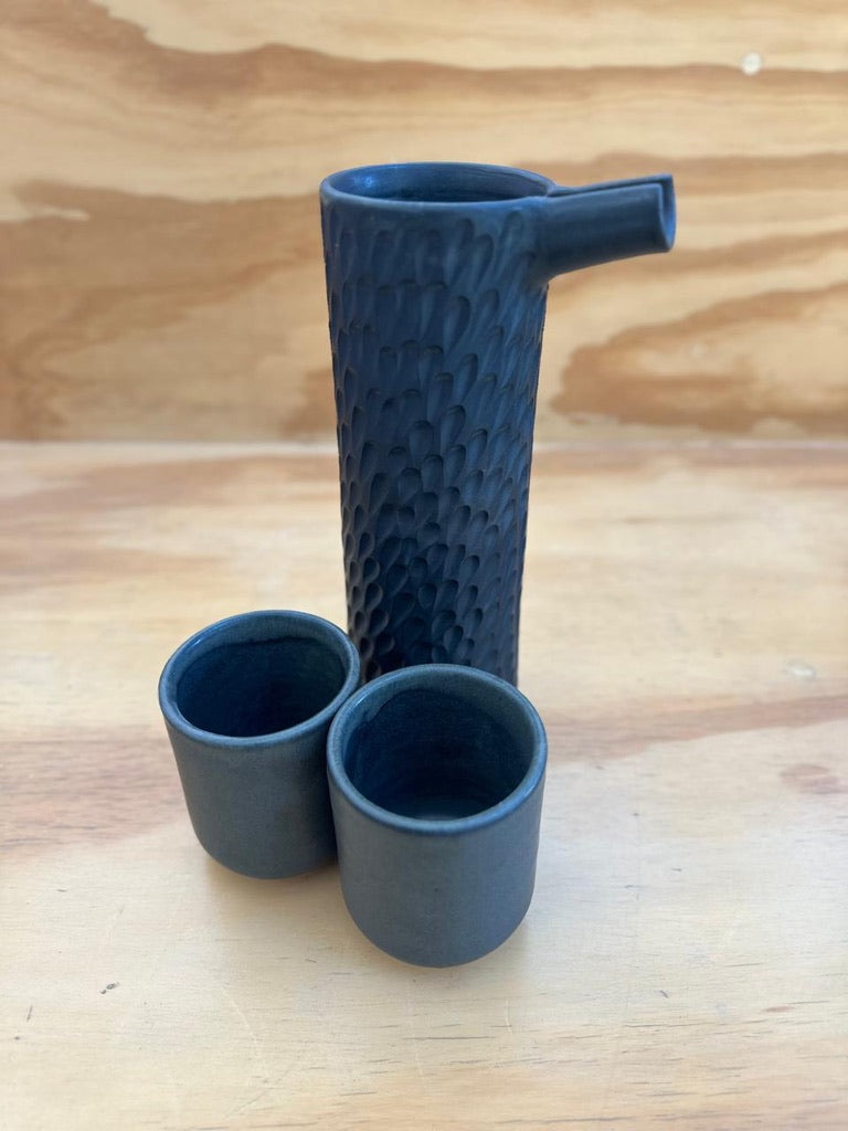 Juego de jarra y dos vasos