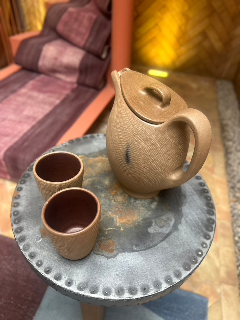 Juego de jarra ancha y dos vasos