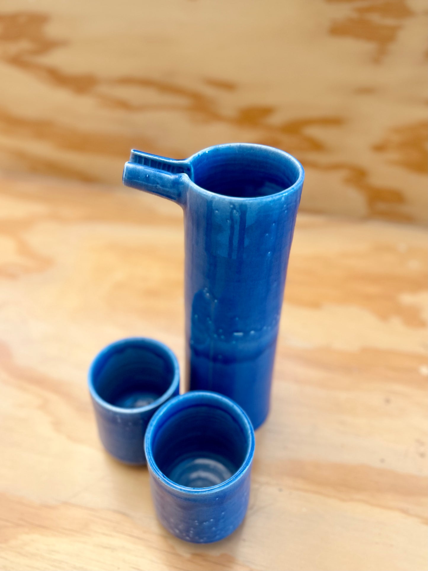 Juego de jarra y dos vasos