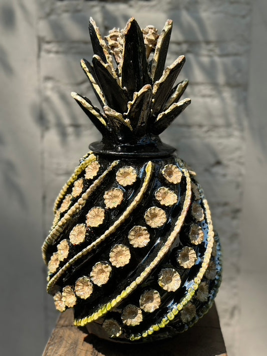 Piña esmaltada 40 cm, bicolor negro/blanco, espiral y flor
