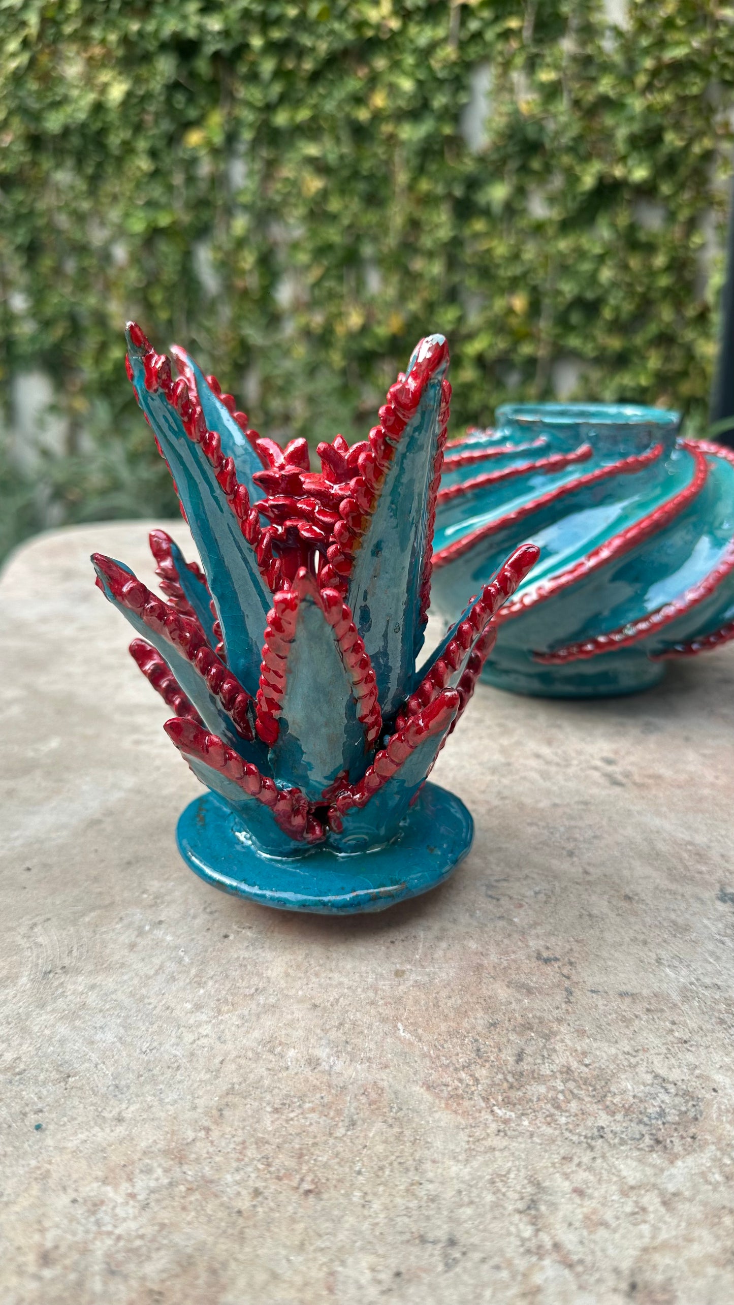 Piña esmaltada 30 cm, bicolor turquesa/rojo, espiral