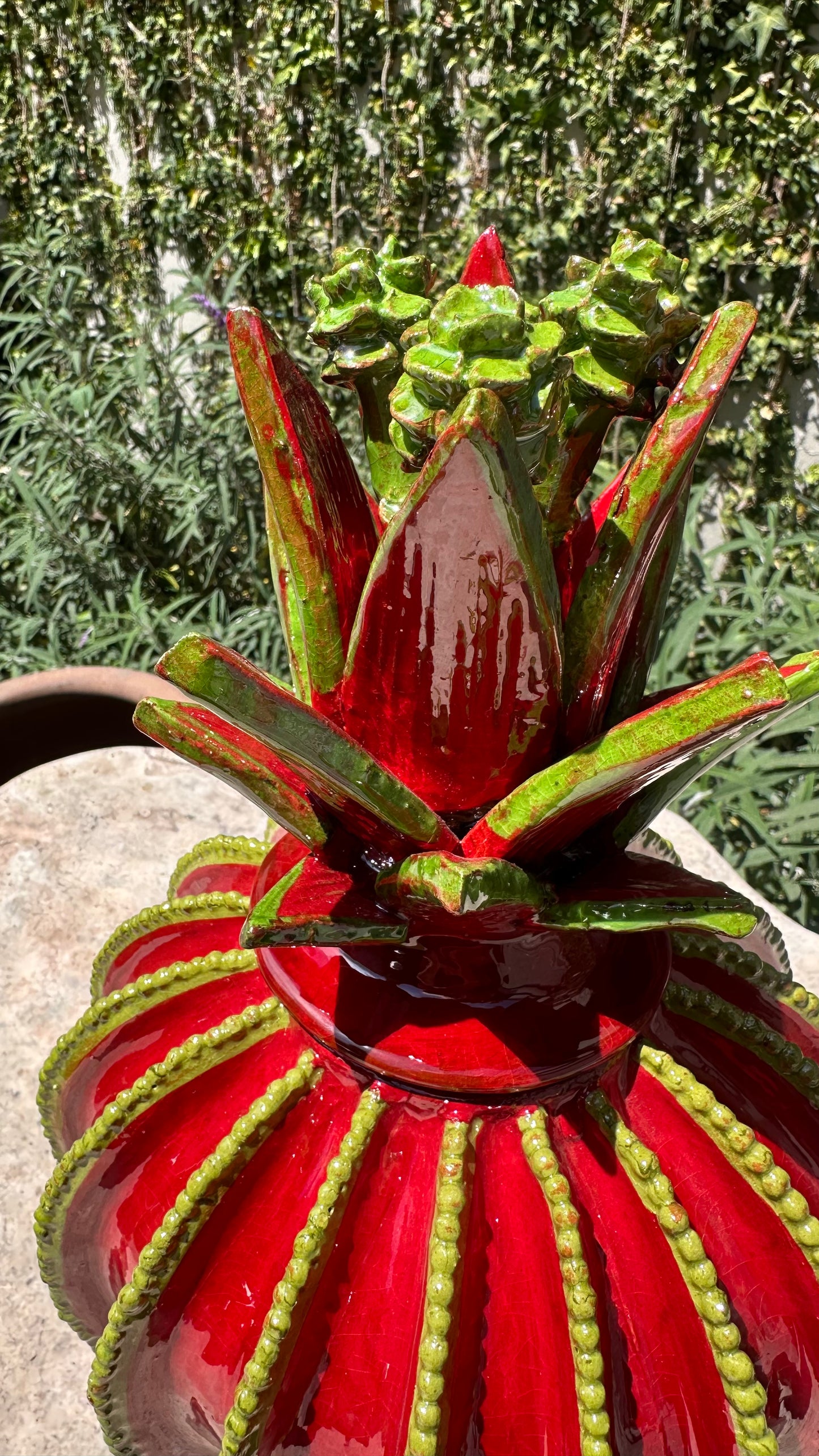 Piña esmaltada 40 cm, bicolor rojo/verde, lineal