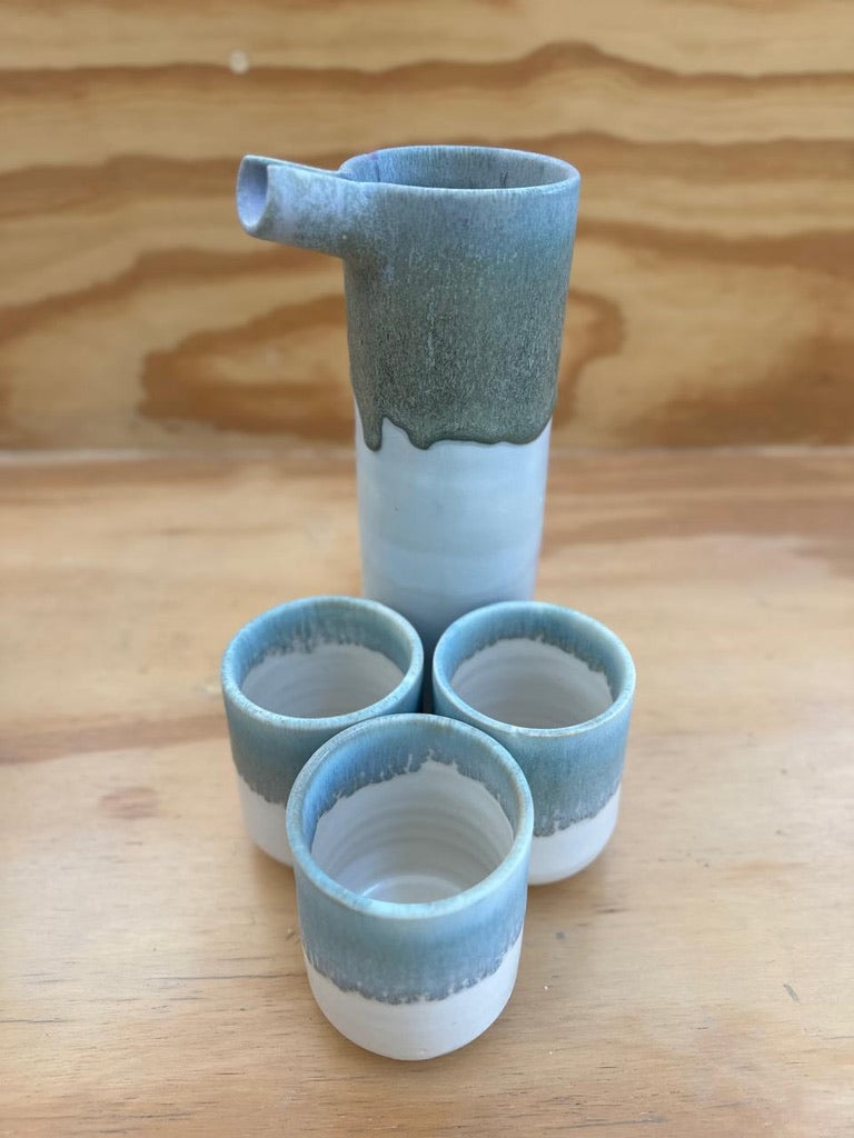 Juego de jarra y dos vasos