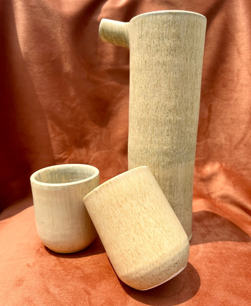 Juego de jarra y dos vasos